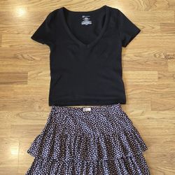 Junior's Black Top And Skirt