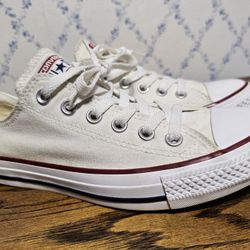 Women's Size 8 / Men's Size 6 Converse Chuck Taylor All Star Shoes