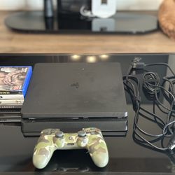 🎮 PS4 Slim 500GB Console Bundle – Games + Controller – $180 