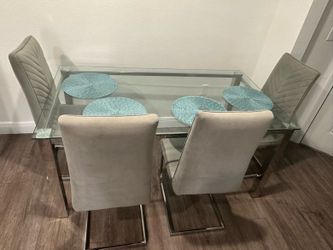 Juego de comedor con 4 sillas