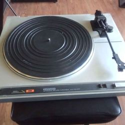 KENWOOD KD-21R TURNTABLE NEEDS NEW CARTRIDGE $60 FINAL PRICE READ DESCRIPTION AND SEE ALL PICTURES