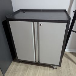 Metal Locking Cabinet 