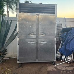 Commercial refrigerator