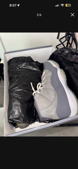 Cool Grey Jordan 11s Sz 9.5