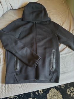 Size M Nike Tech top