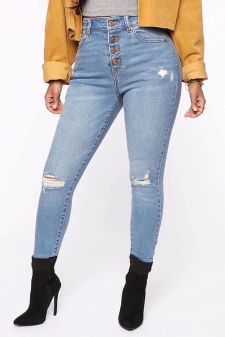 Fashion Nova Ripped Skinny Jean Size 18