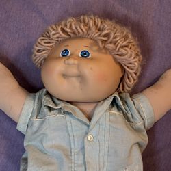 1982 Cabbage Patch Doll Excellent Condition W/ Real Baby Clothes