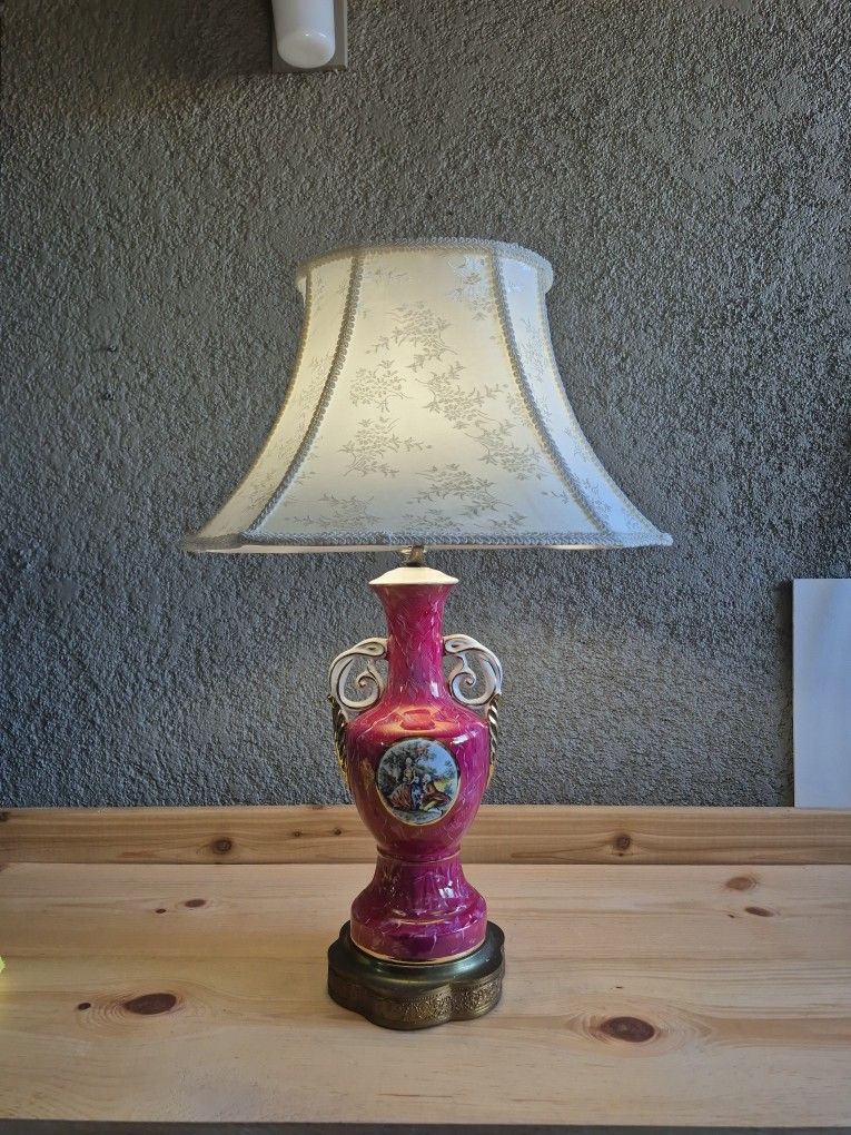Vintage Mid-Century Hand Painted George And Matha Washington Lamp