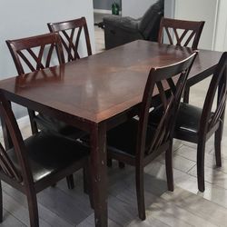 Table W/6 Chairs