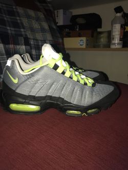 Air Max 95 EM size 10! Really popular Colorway for Nike