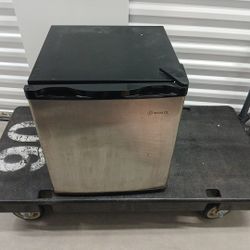 Stakol Mini Refrigerator 