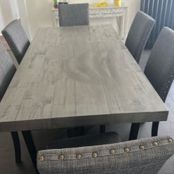 Dinning Room Table And Chairs 