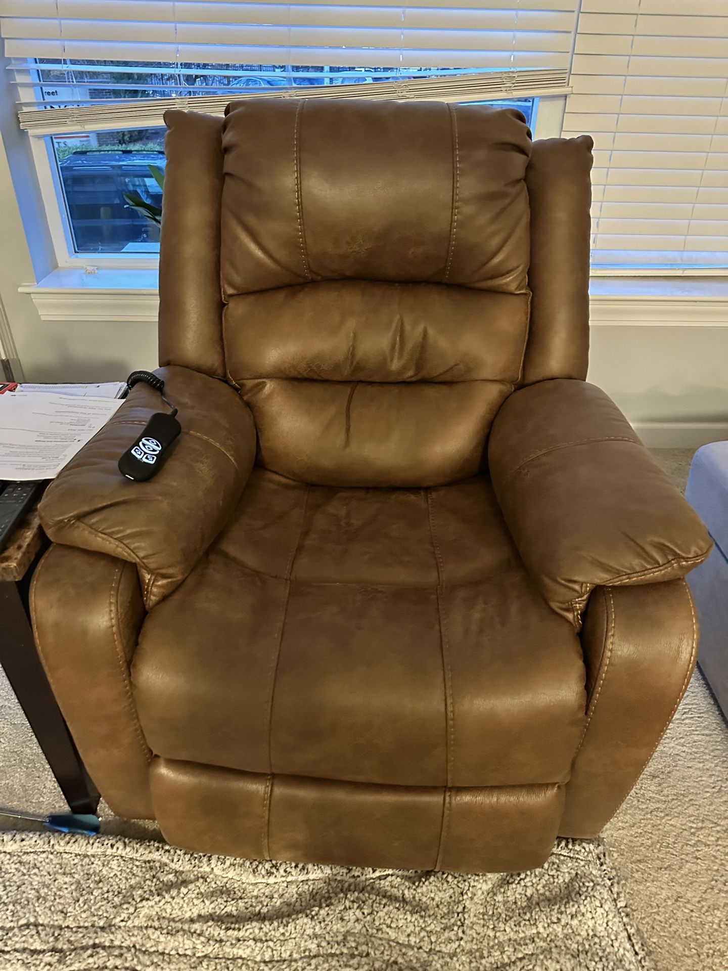 Recliner Motorized Like New