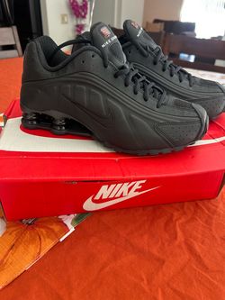 Nike Shox R4 Sneakers Triple Black