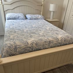Bedroom Set Full  Or Queen/Juego de Cuarto 