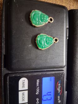 Jade Buddhas Small Aprox 1 " Set In Gold Color Metap