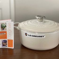 Le Creuset Round Dutch Oven 4.5 Quart Meringue White NEW