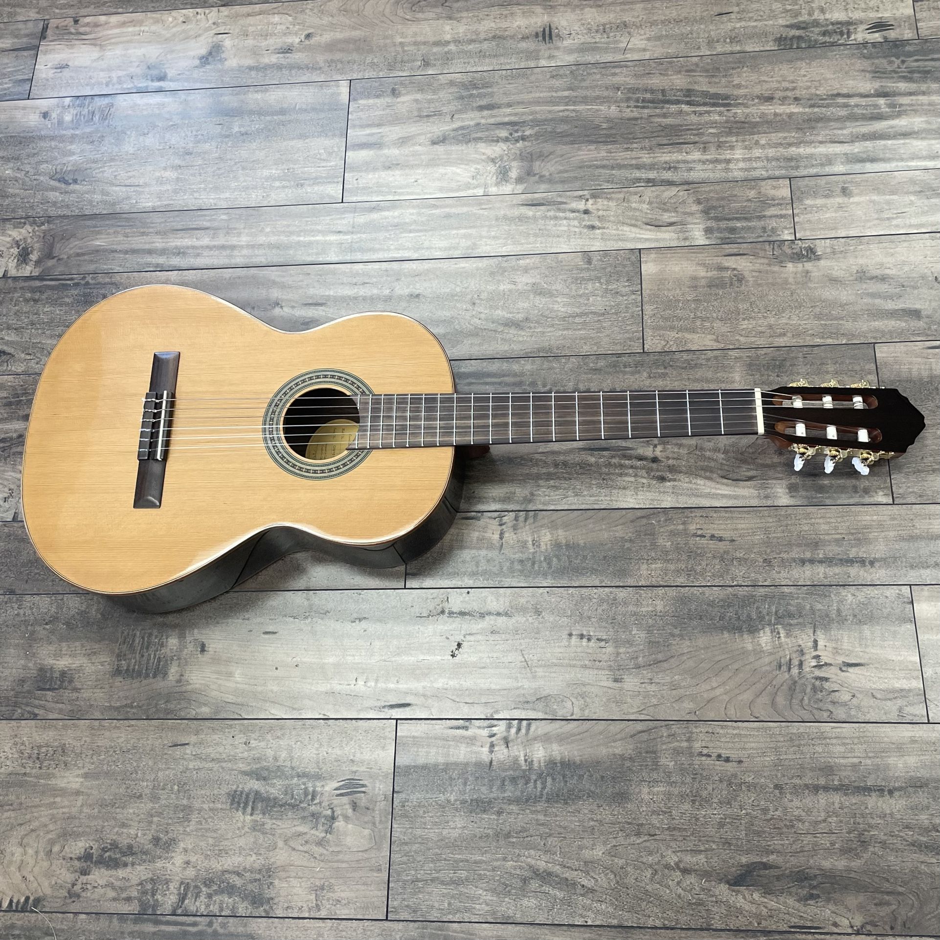 Lucero LC200S Solid-Top Classical Guitar