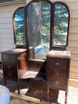 Vintage 1930s Makeup Vanity