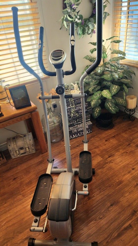 SUNNY- Health & Fitness. ELLIPTICAL EXERCISE EQUIPMENT. EXCELLENT CONDITION!