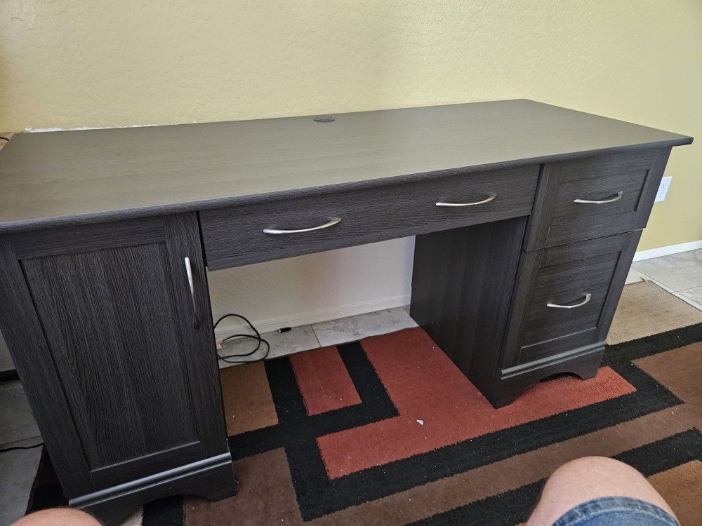 Computer Desk / Chair