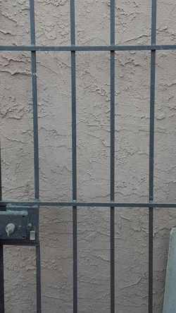 Puerta. De. Metal. Con. Seguridad