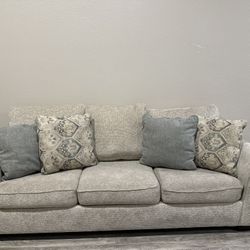 Pull Out Sofa Bed / Couch