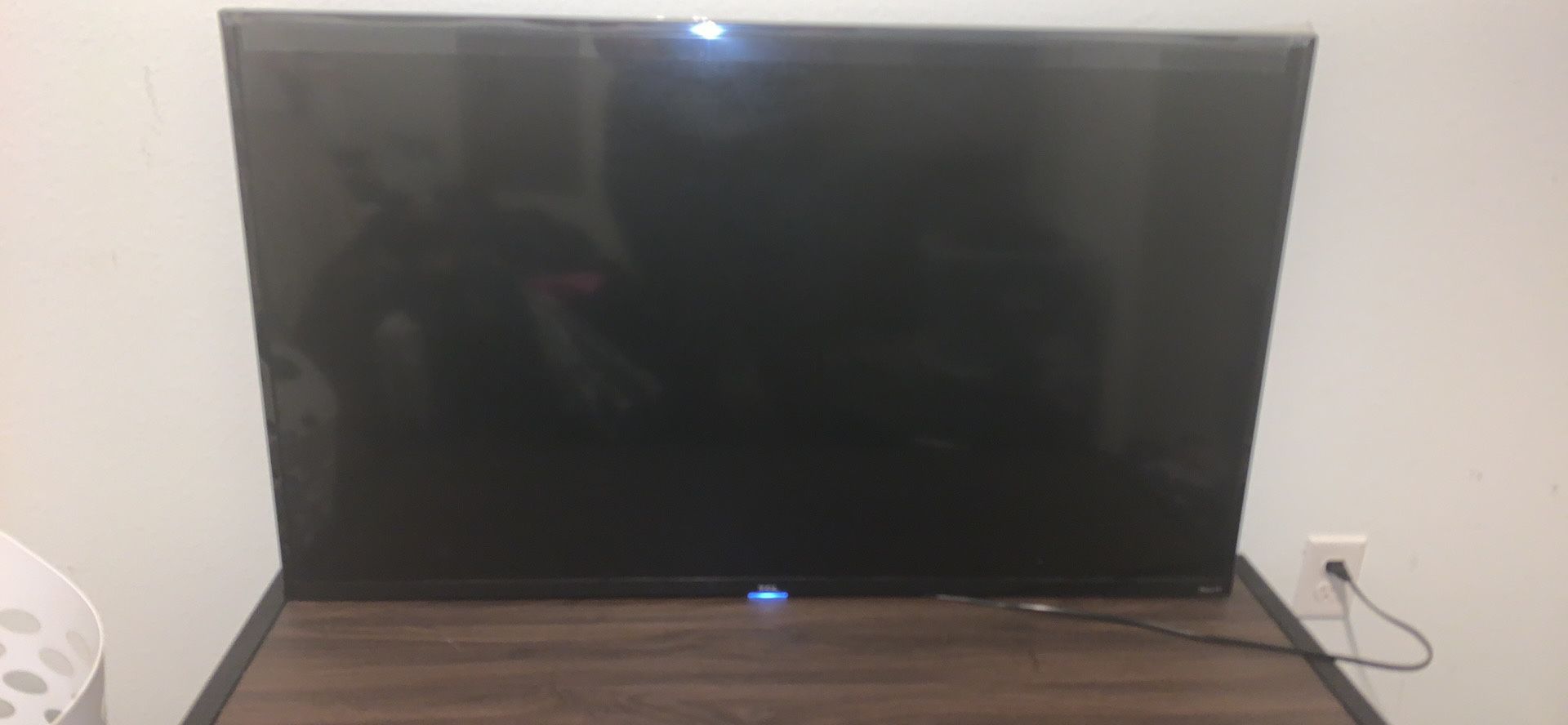 Roku 50 Inch Tv With Remote And Wall Assembly!!! 