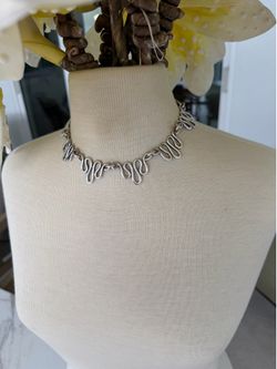 Vintage heavy sterling silver modernist collar necklace  In great condition  Total weight: 92.77 grams  No markings, tested sterling  Approx 16.5” in 