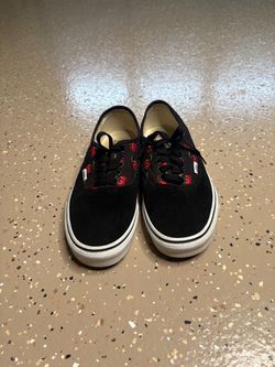 Cherry Print Skate Shoes – Men’s Size 8.5