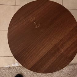 Table Whit Charger And Speaker 