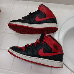 Air Jordan 1 Mid, Red And Black Color Way 