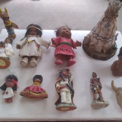 Nice collection of Native American dolls, all in excellent condition