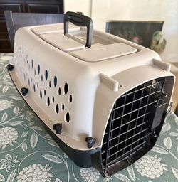 Carrier (Dog/Cat) sm like new