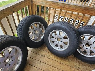 Aros 17 y Gomas 265/70R17 COMO NUEVAS $350 URGE