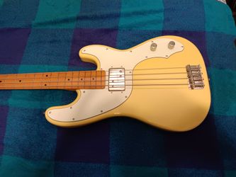 Squier precision bass