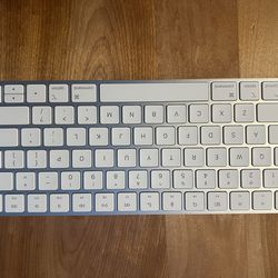 Apple Magic Trackpad and Magic Keyboard with Touch ID MINT