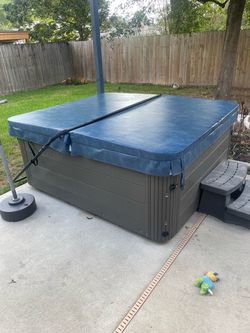 HOT TUB - GORGEOUS