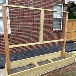 Box Planter With Trellis 