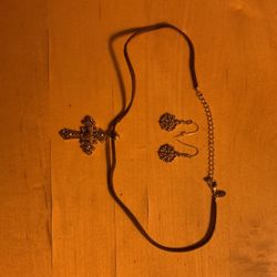 Necklace And Matching Earings Set