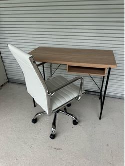 Desk w/ office chair - model home furniture