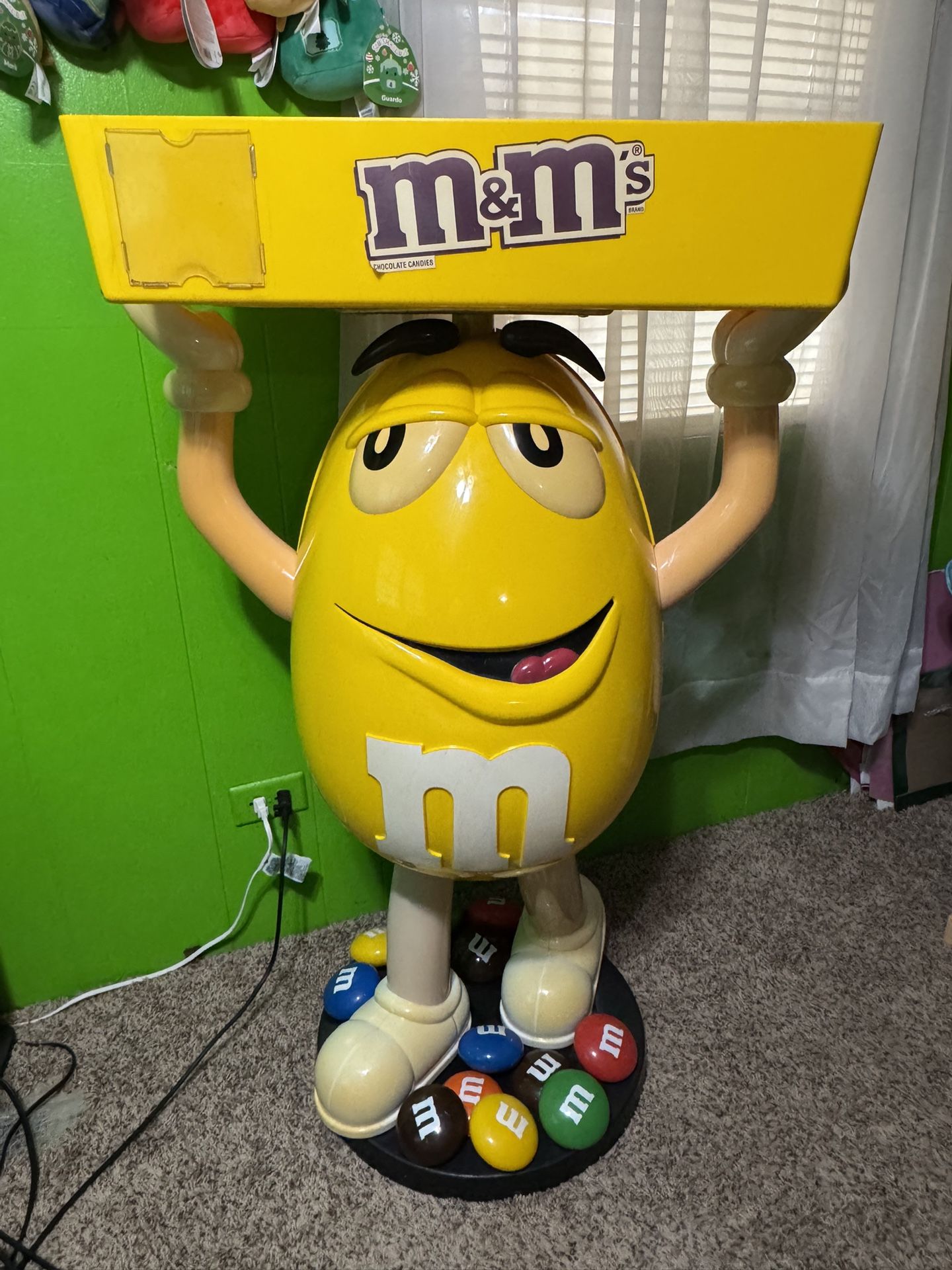 M&M Display 48”