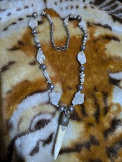 Collar de colmillo