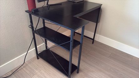 Black Desk