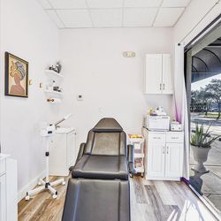 Facial bed and tech stool