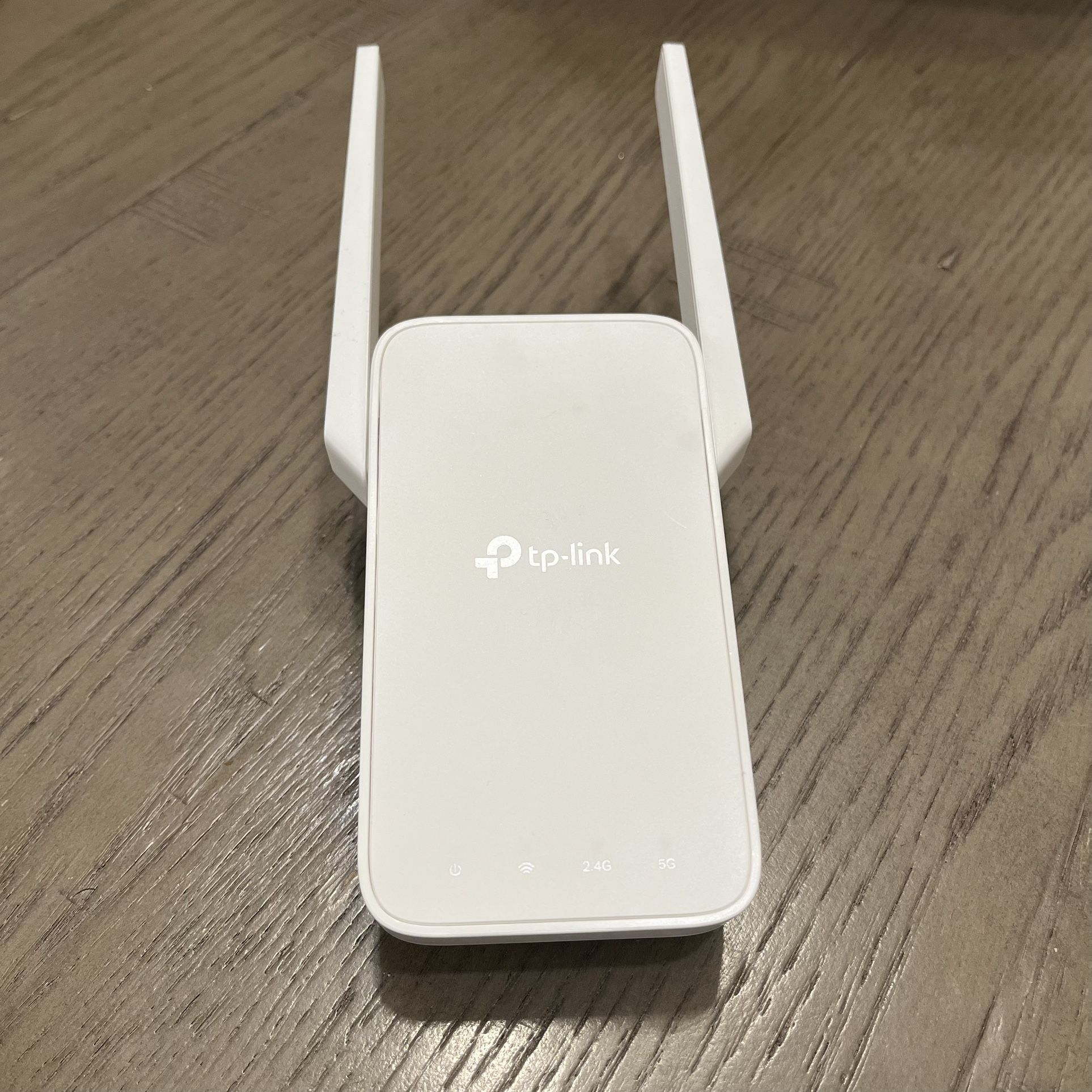 TP Link WiFi Extender Plug In