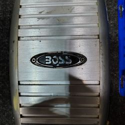 Boss Audio  CX250
200W x 2 MOSFET Bridgeable Power Amplifier With Remote Subwoofer Level Control