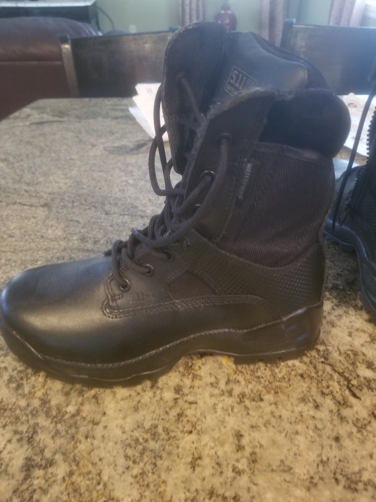Mens 511 boot size 8.5US