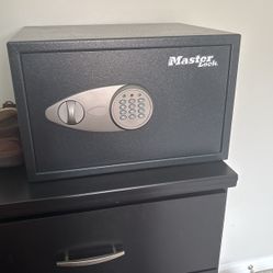 Master Lock Safe