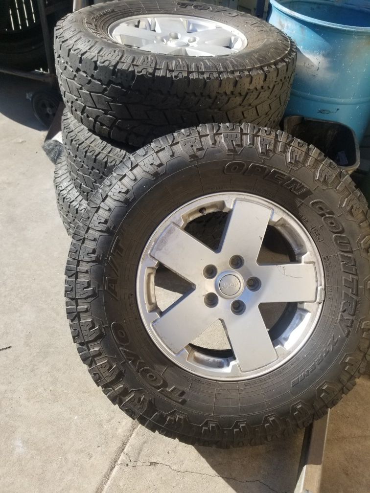 Toyo 285/75/18 35s with 5x5.5 jeep wheels